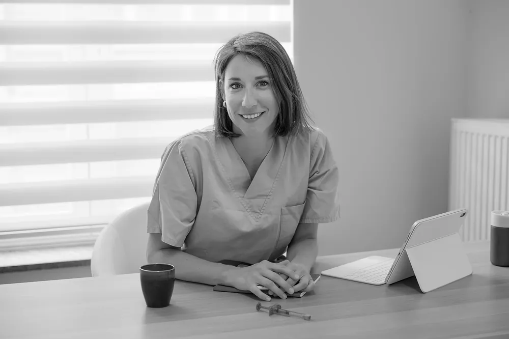 Le Dr Charlotte Waxweiler à son bureau de consultation